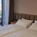 Sibb فندق تيرانا