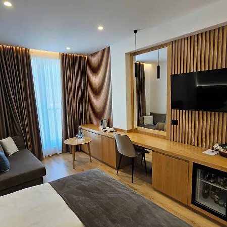 Sibb فندق تيرانا