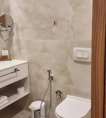 Sibb فندق تيرانا