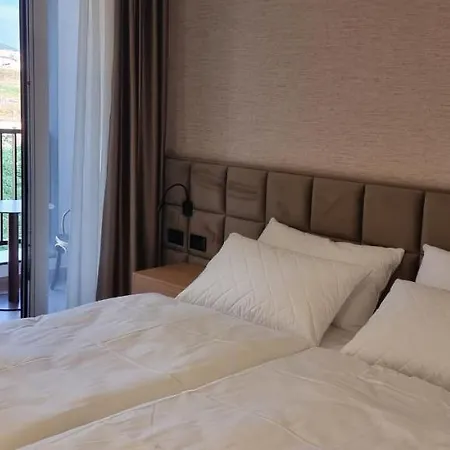 Sibb فندق تيرانا